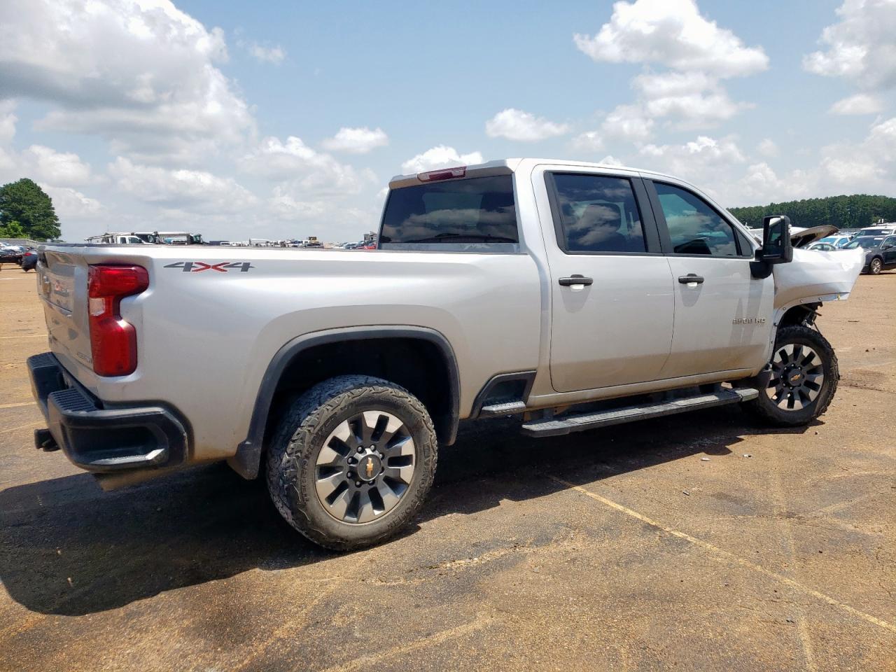 2022 Chevrolet Silverado K2500 Custom - Image 3