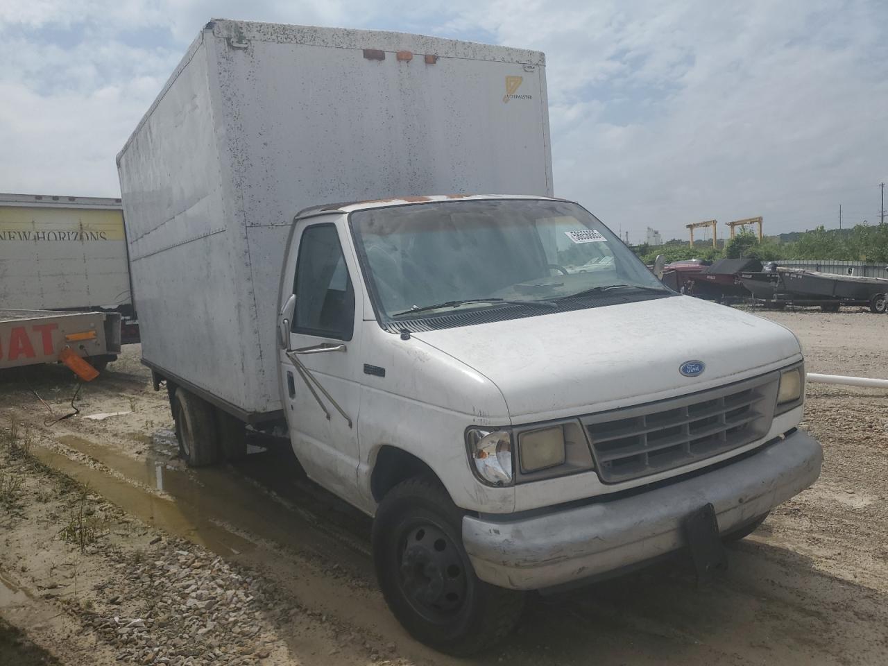 1992 Ford Econoline E350 Cutaway Van - Image 4