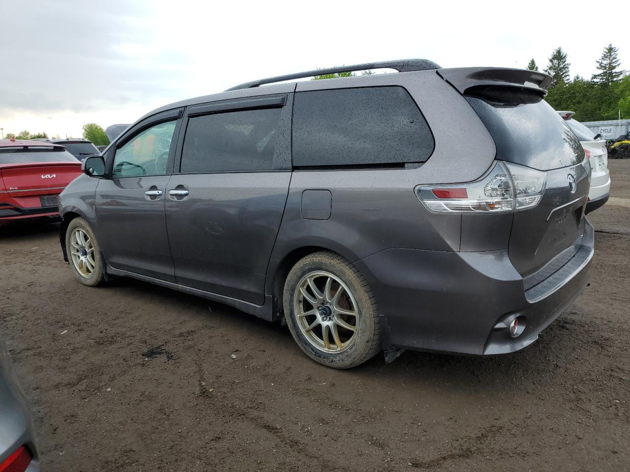 2014 Toyota Sienna Sport - Фото 2