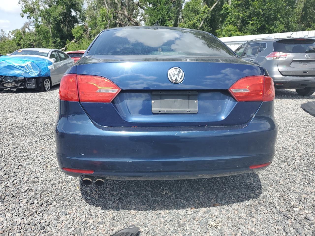 2011 Volkswagen Jetta - Image 6