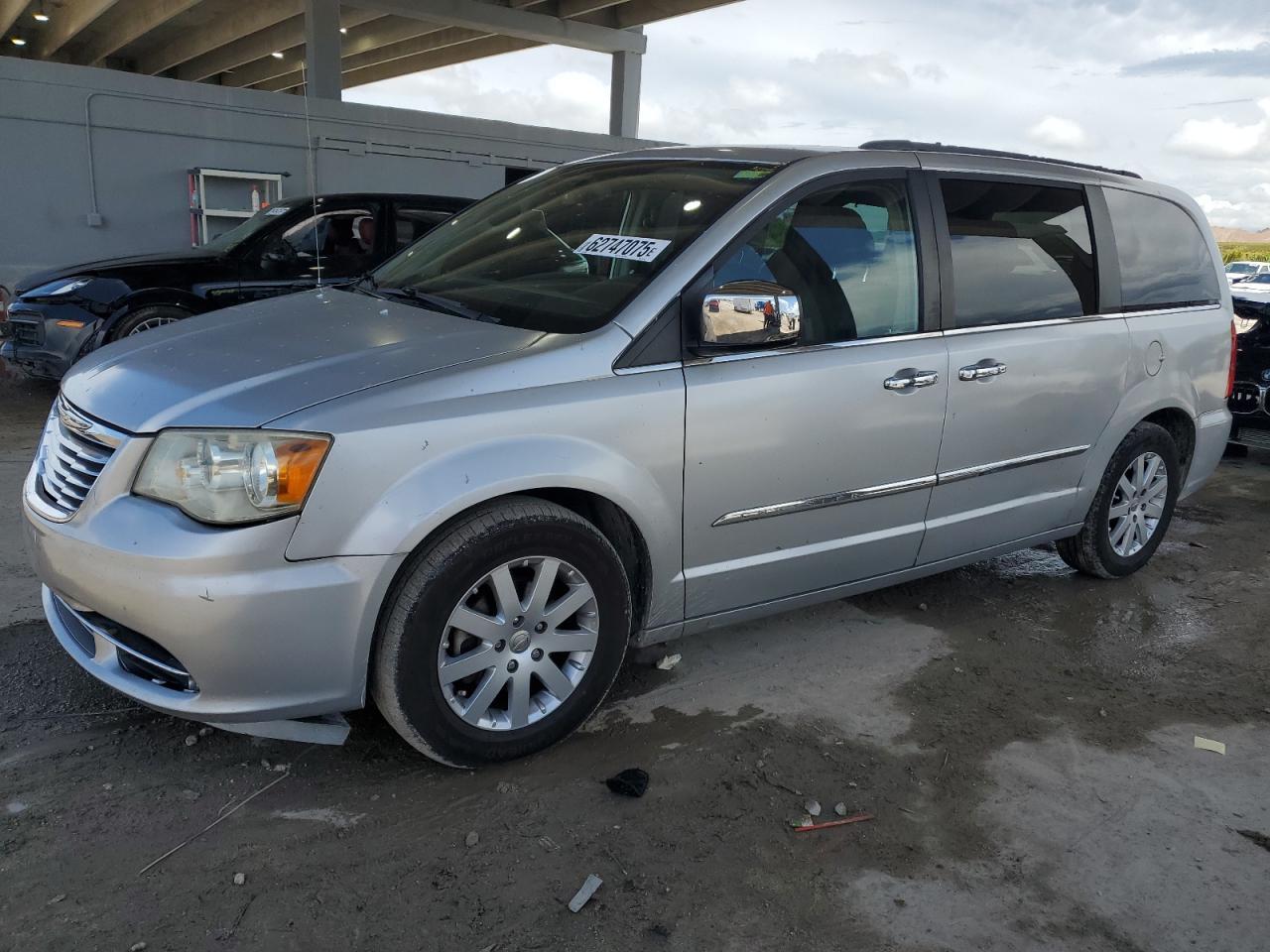 2011 Chrysler Town & Country Touring L