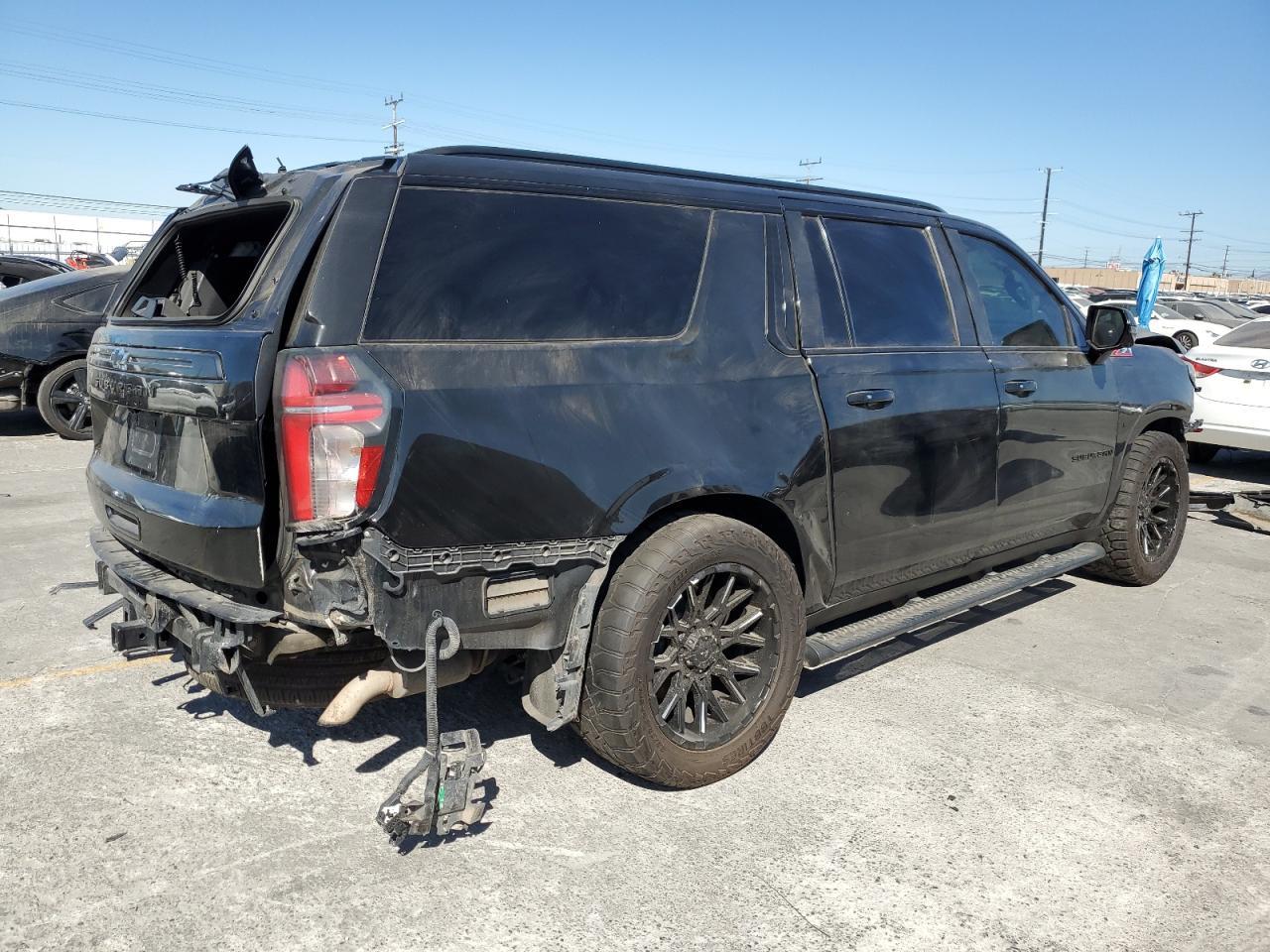 2022 Chevrolet Suburban K1500 Z71 - Фото 3