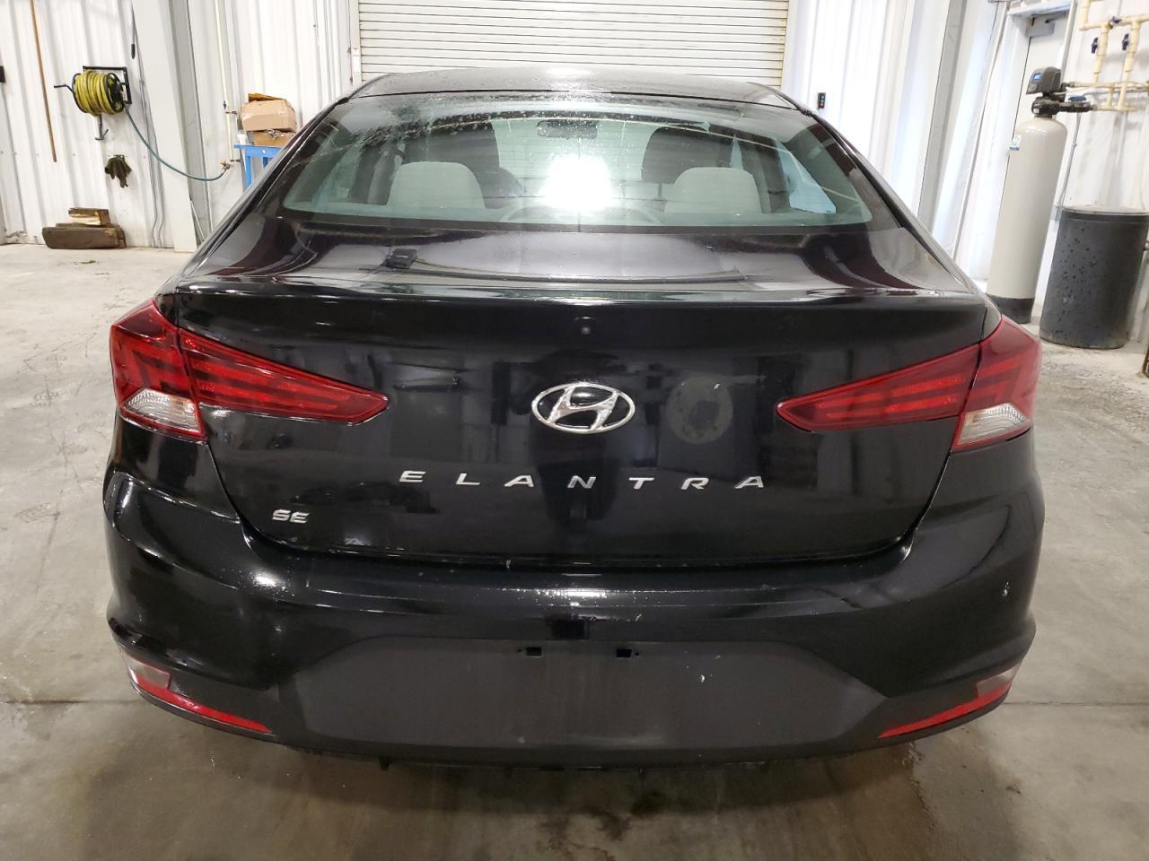 2020 Hyundai Elantra Se - Image 6