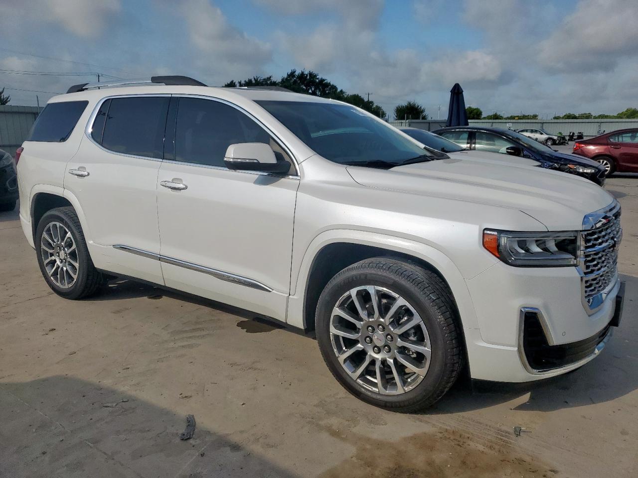 2023 GMC Acadia Denali - Image 4