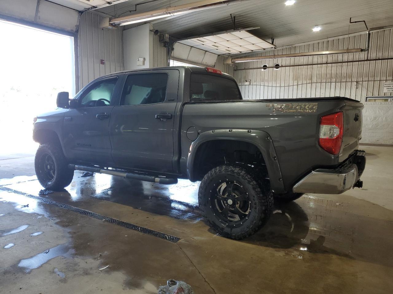 2015 Toyota Tundra Crewmax Sr5 - Image 2