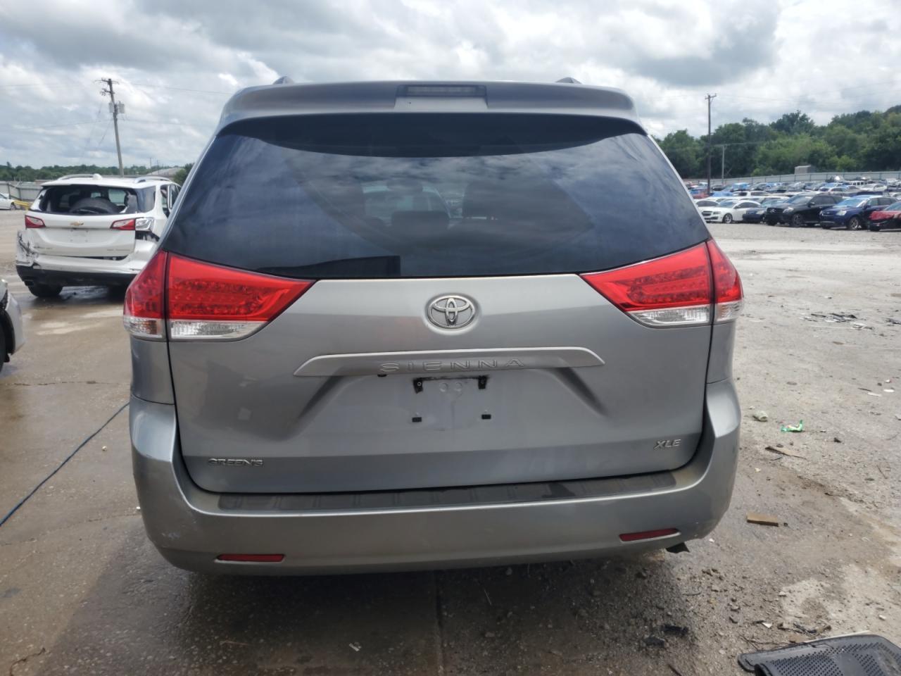 2011 Toyota Sienna Xle - Фото 6