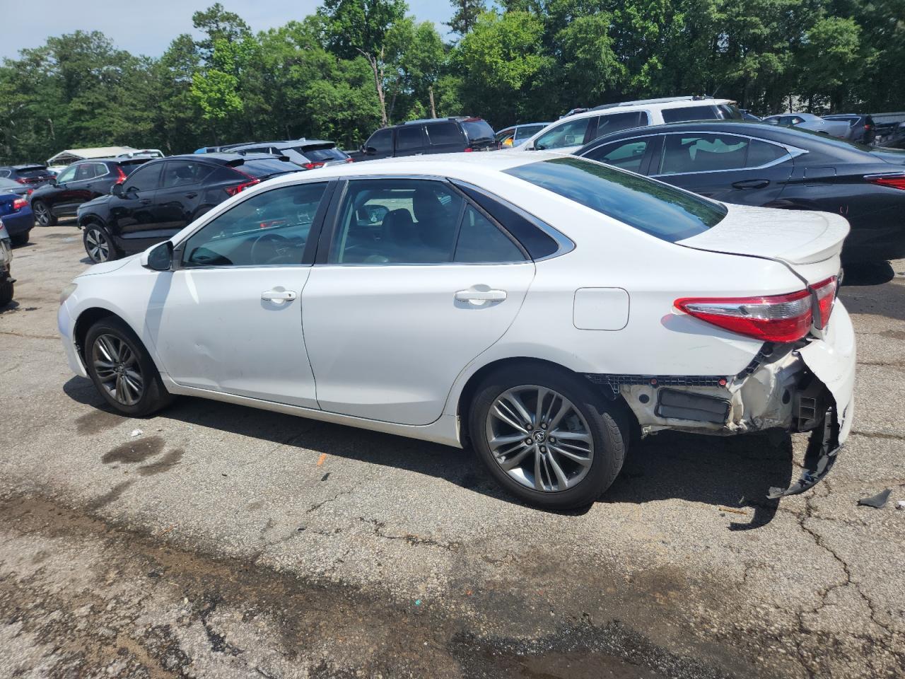 2016 Toyota Camry Le - Фото 2