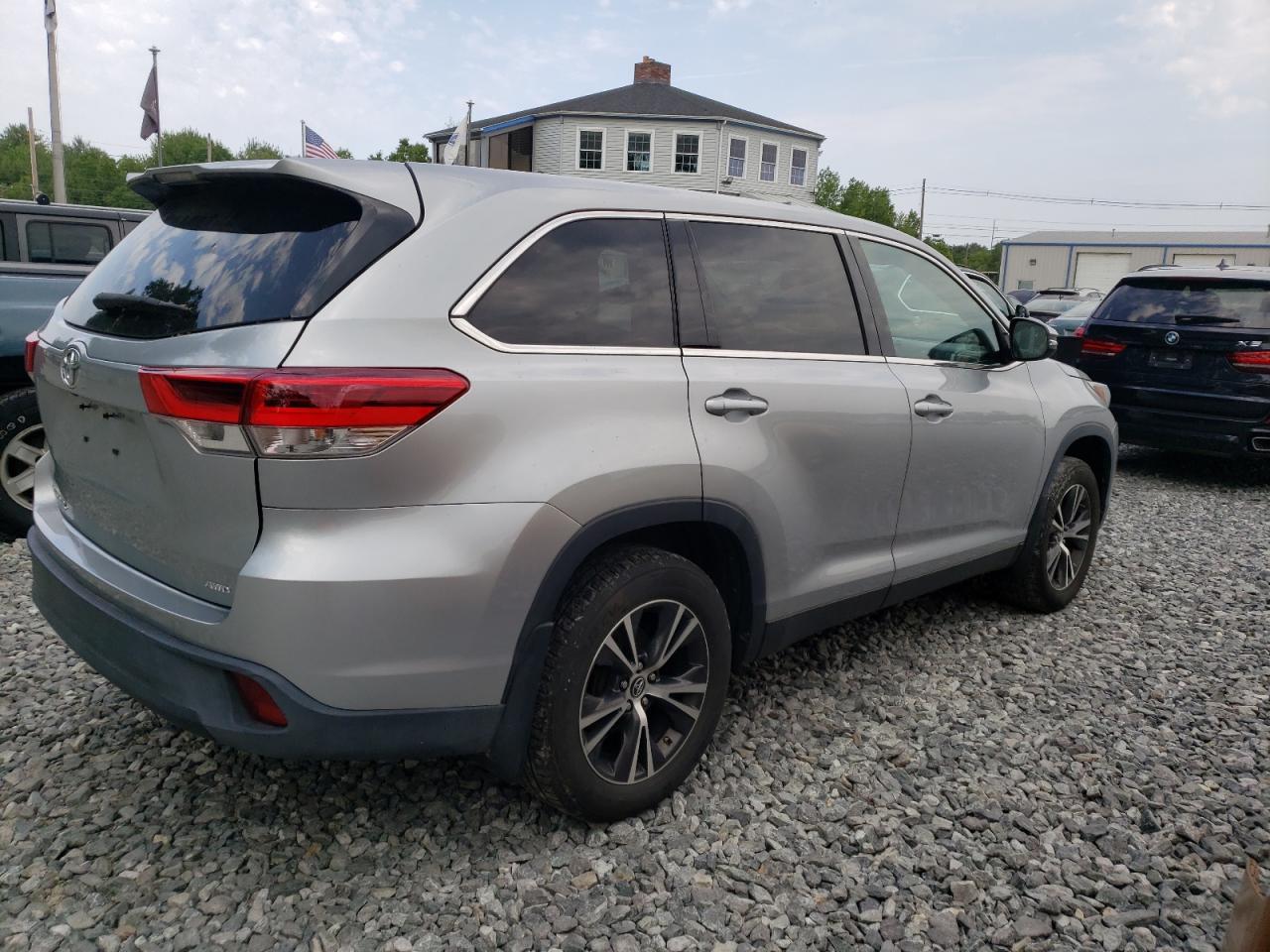 2019 Toyota Highlander Le - Фото 3