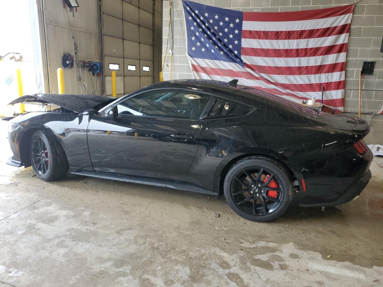 2025 Ford Mustang - Фото 2