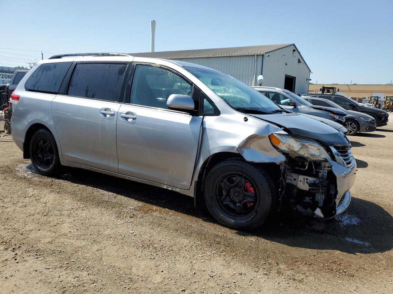 2012 Toyota Sienna Le - Фото 4