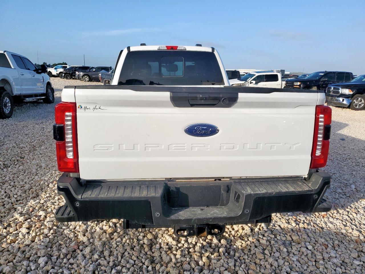 2025 Ford F250 Super Duty - Фото 6