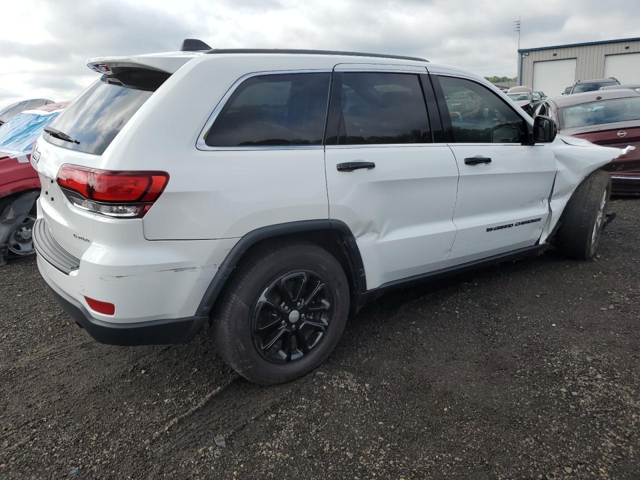 2022 Jeep Grand Cherokee Laredo E - Image 3