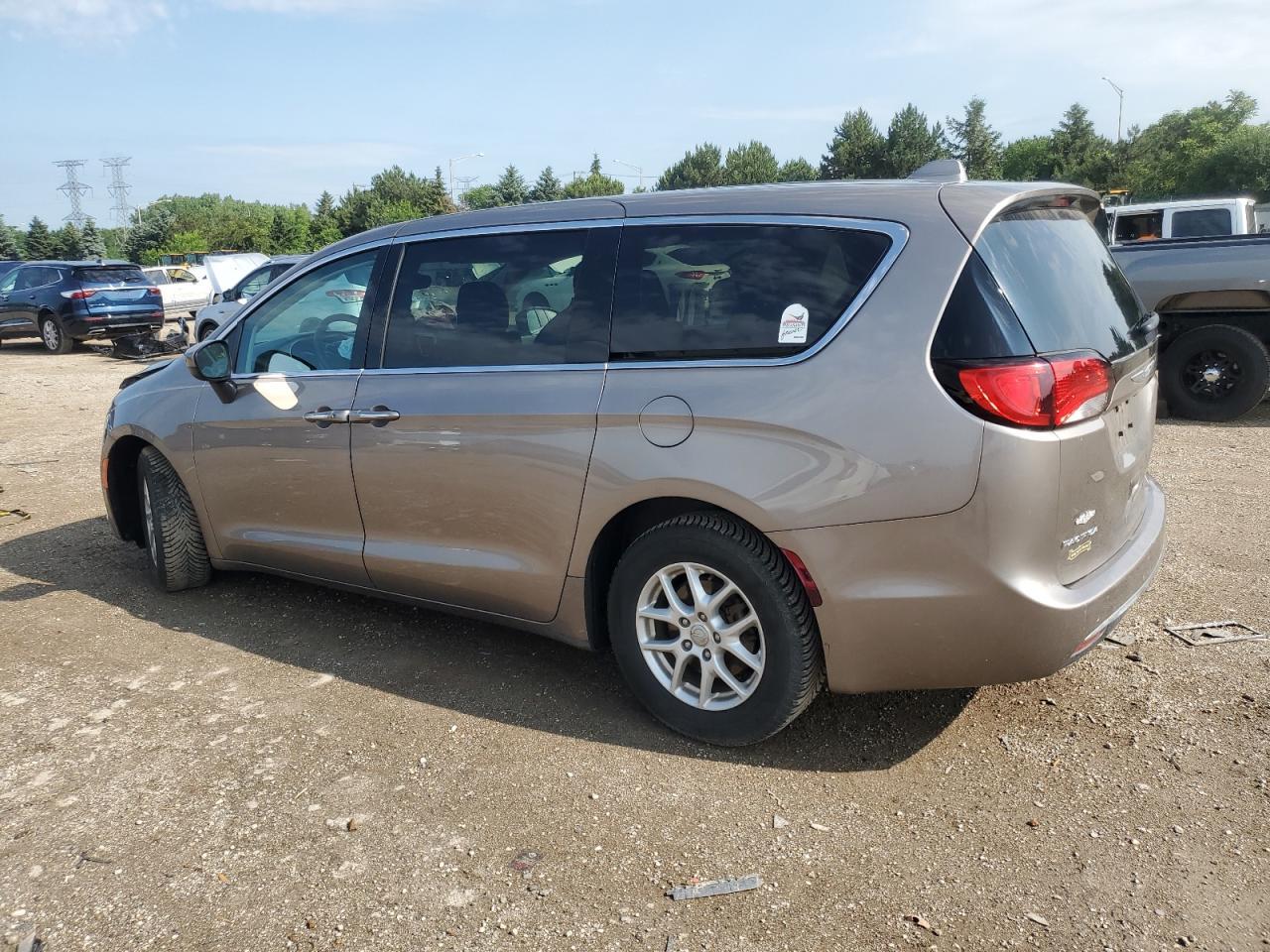 2017 Chrysler Pacifica Touring L - Image 2