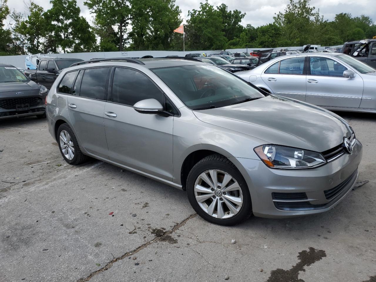 2017 Volkswagen Golf Sportwagen S - Image 4