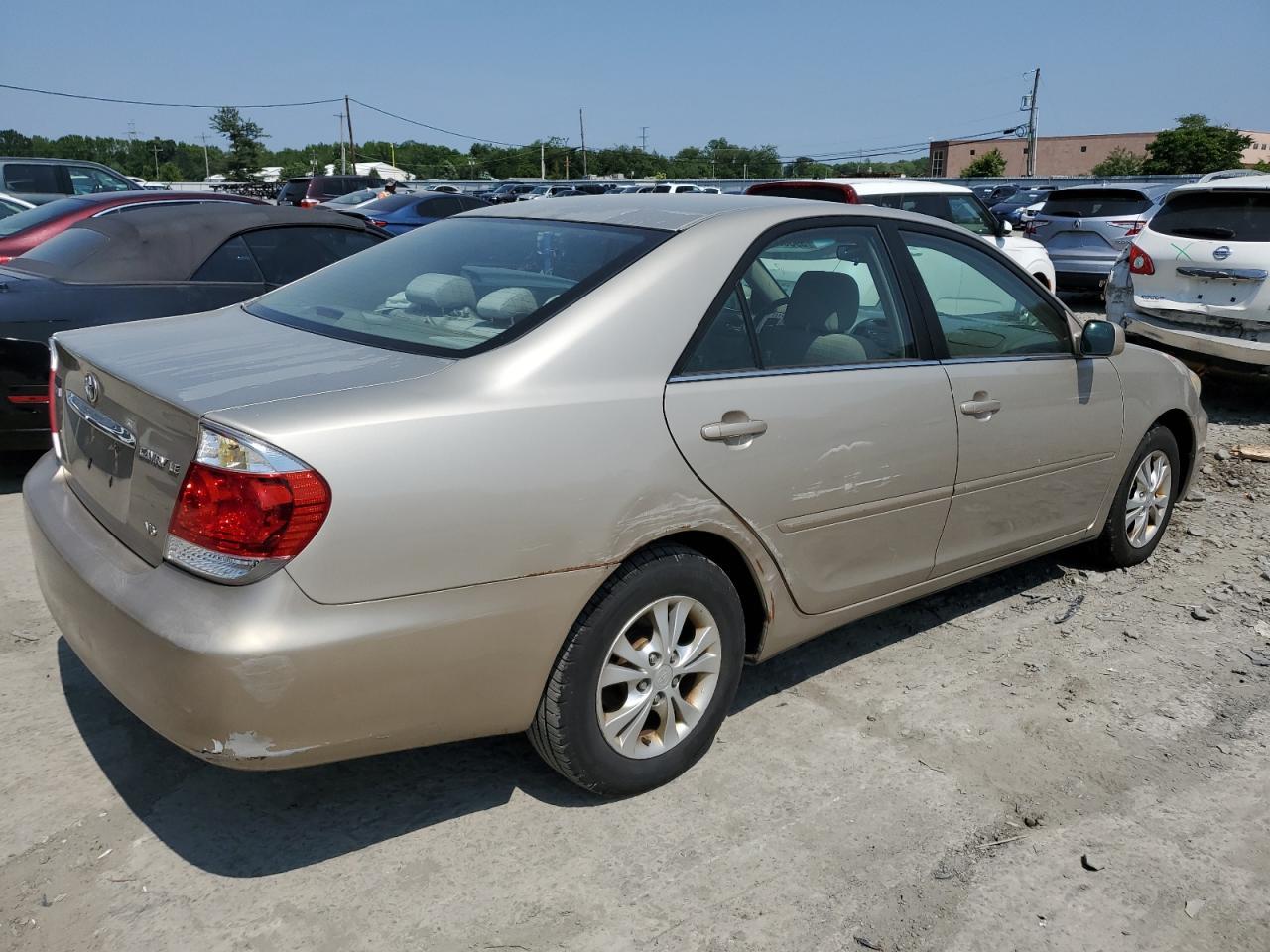 2005 Toyota Camry Le - Image 3