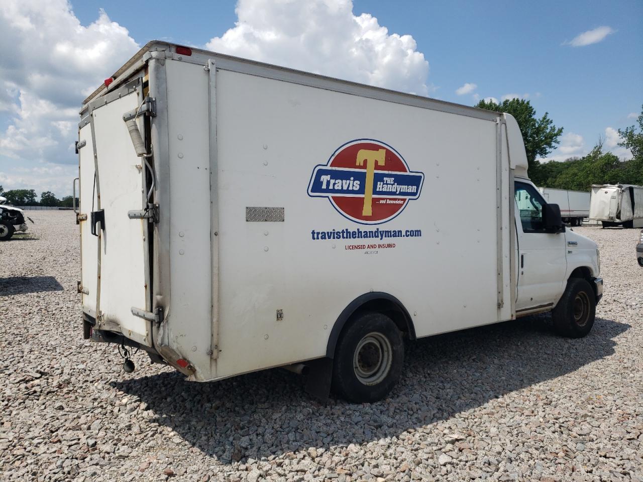 2011 Ford Econoline E350 Super Duty Cutaway Van - Фото 3