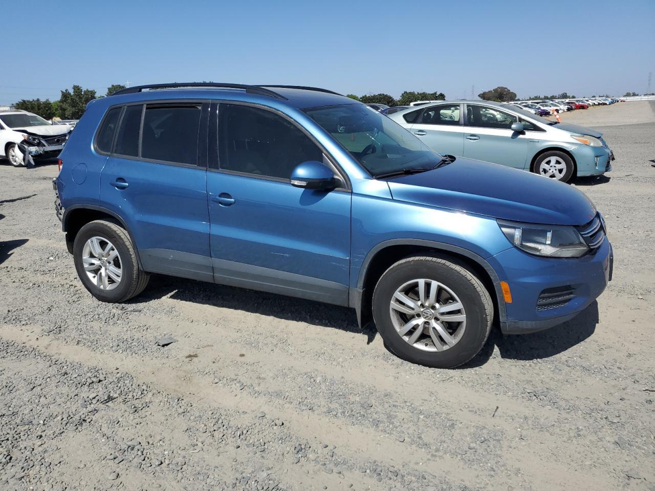 2017 Volkswagen Tiguan S - Image 4