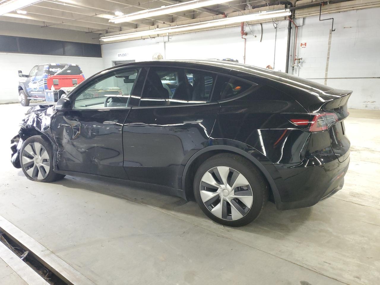 2023 Tesla Model Y - Фото 2
