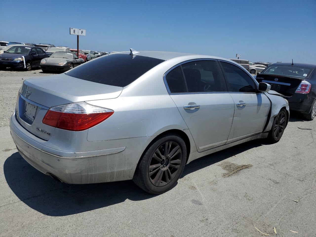 2011 Hyundai Genesis 4.6L - Image 3