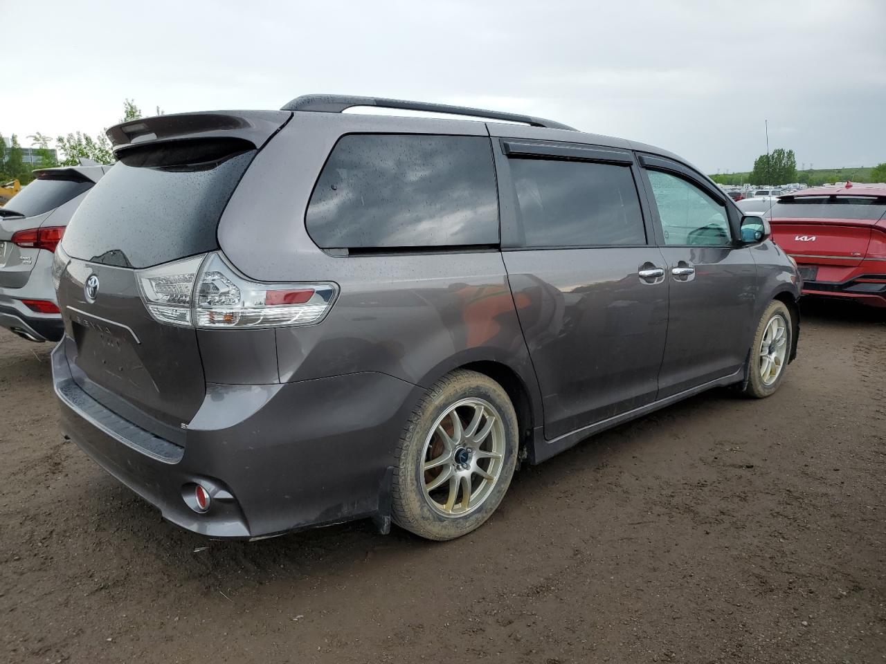 2014 Toyota Sienna Sport - Фото 3