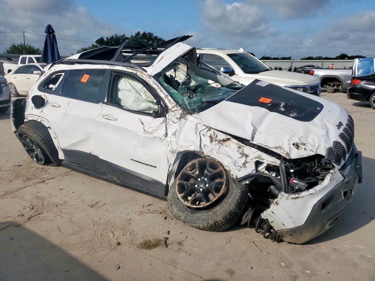 2019 Jeep Cherokee Trailhawk - Image 4