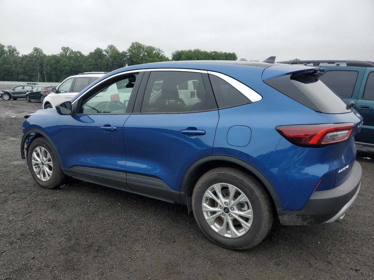 2023 Ford Escape Active - Image 2
