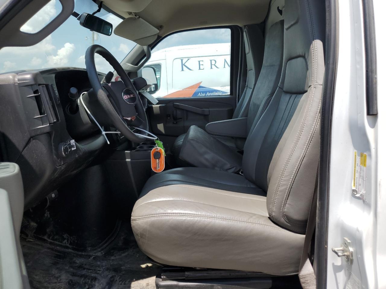 2023 GMC Savana Cutaway G3500 - Фото 7