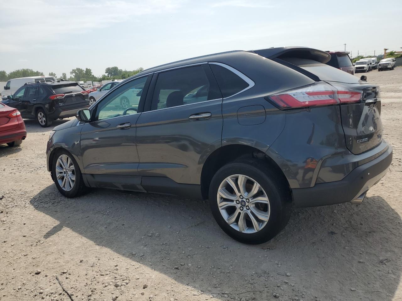 2019 Ford Edge Titanium - Фото 2