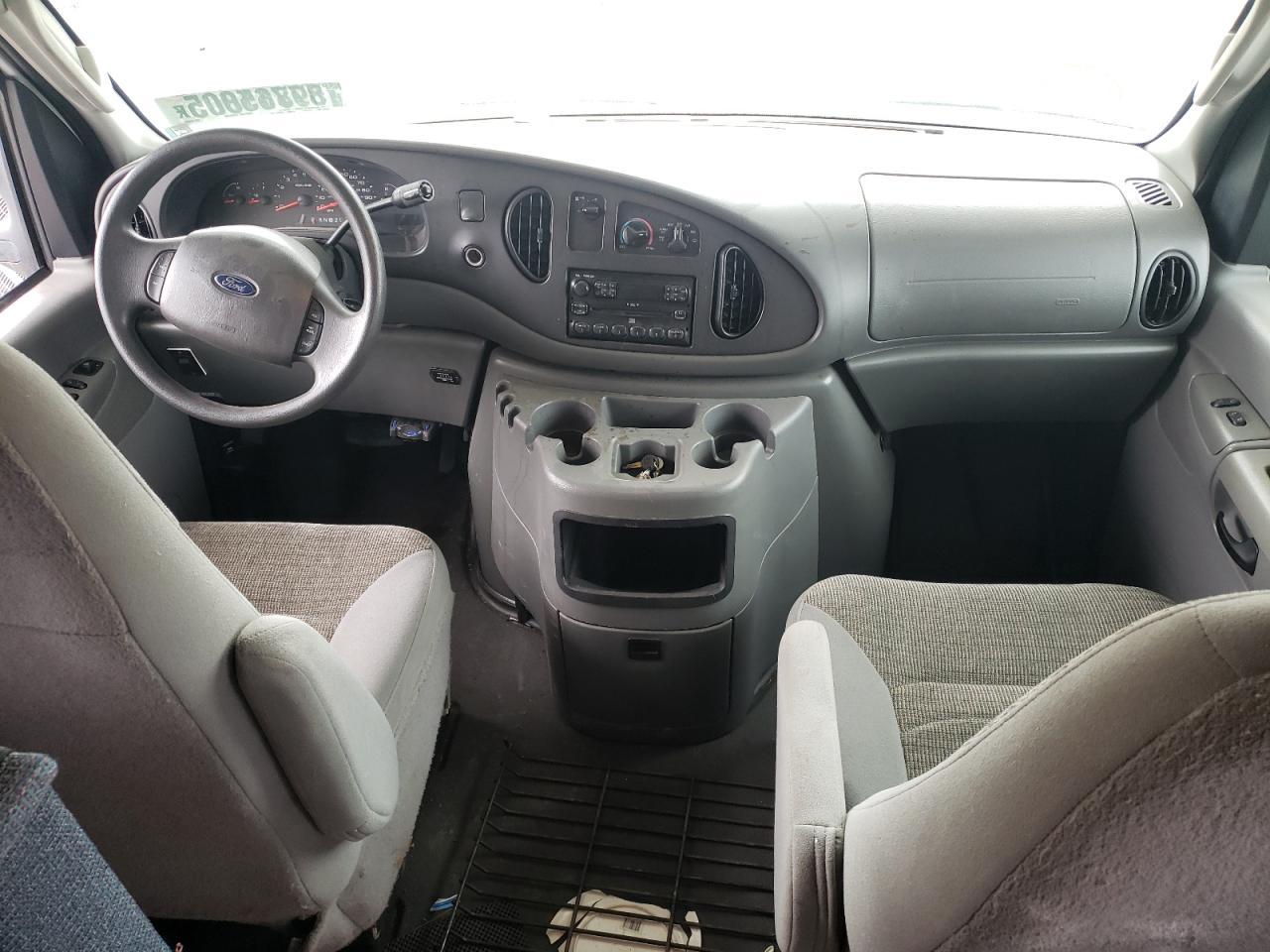 2004 Ford Econoline E450 Super Duty Cutaway Van - Фото 5