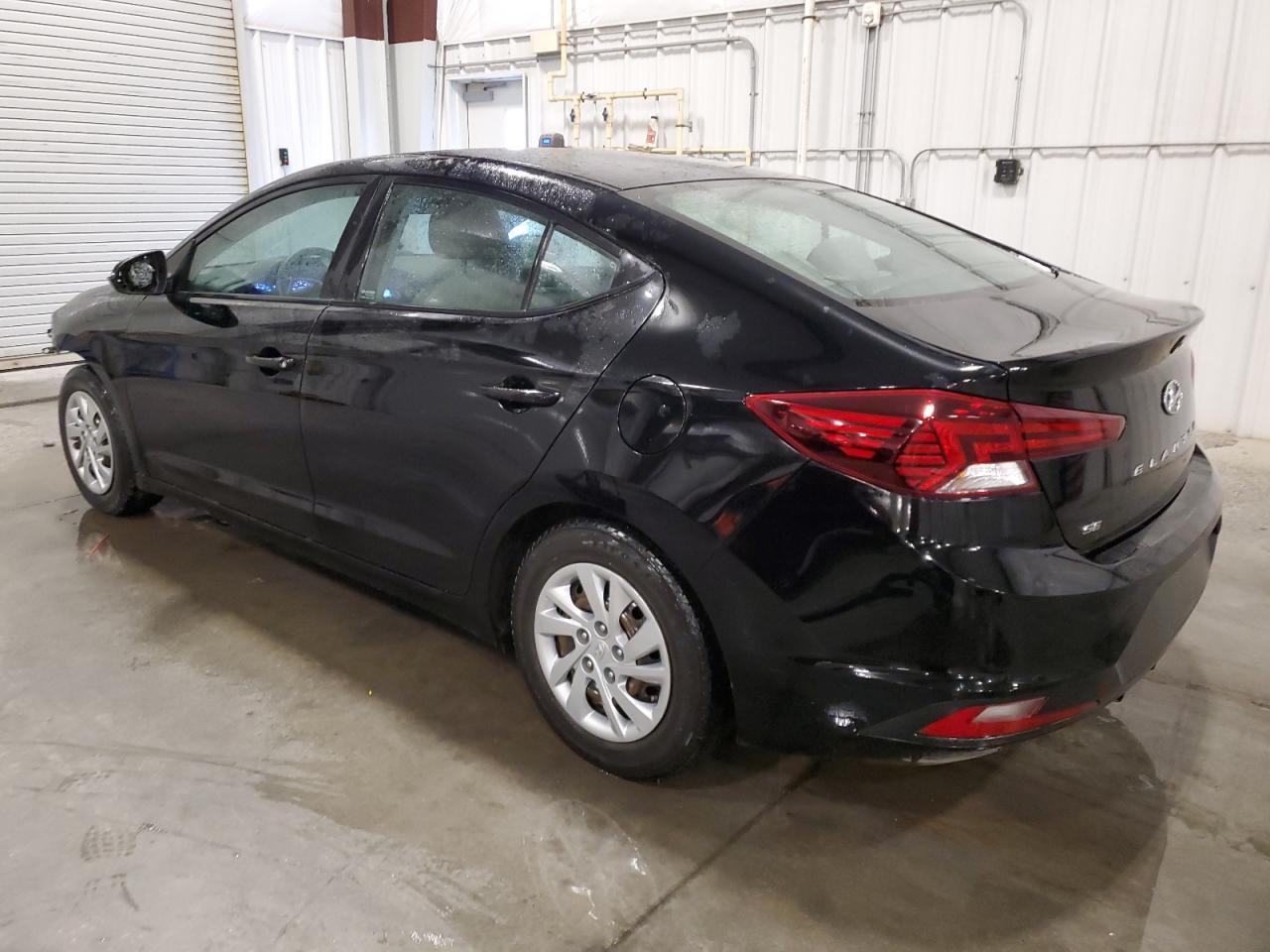 2020 Hyundai Elantra Se - Image 2