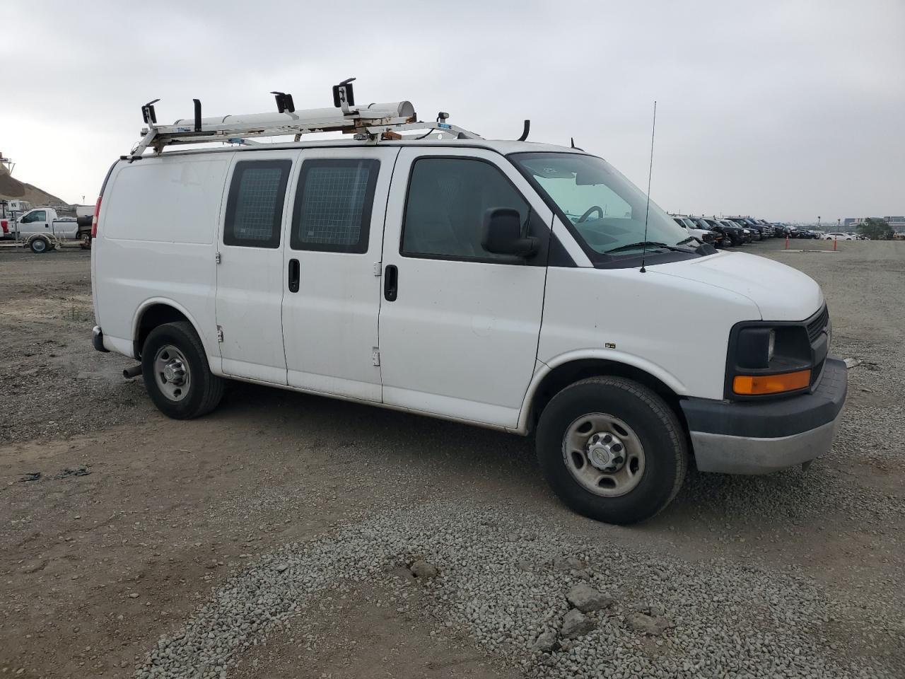 2014 Chevrolet Express G2500 - Image 4