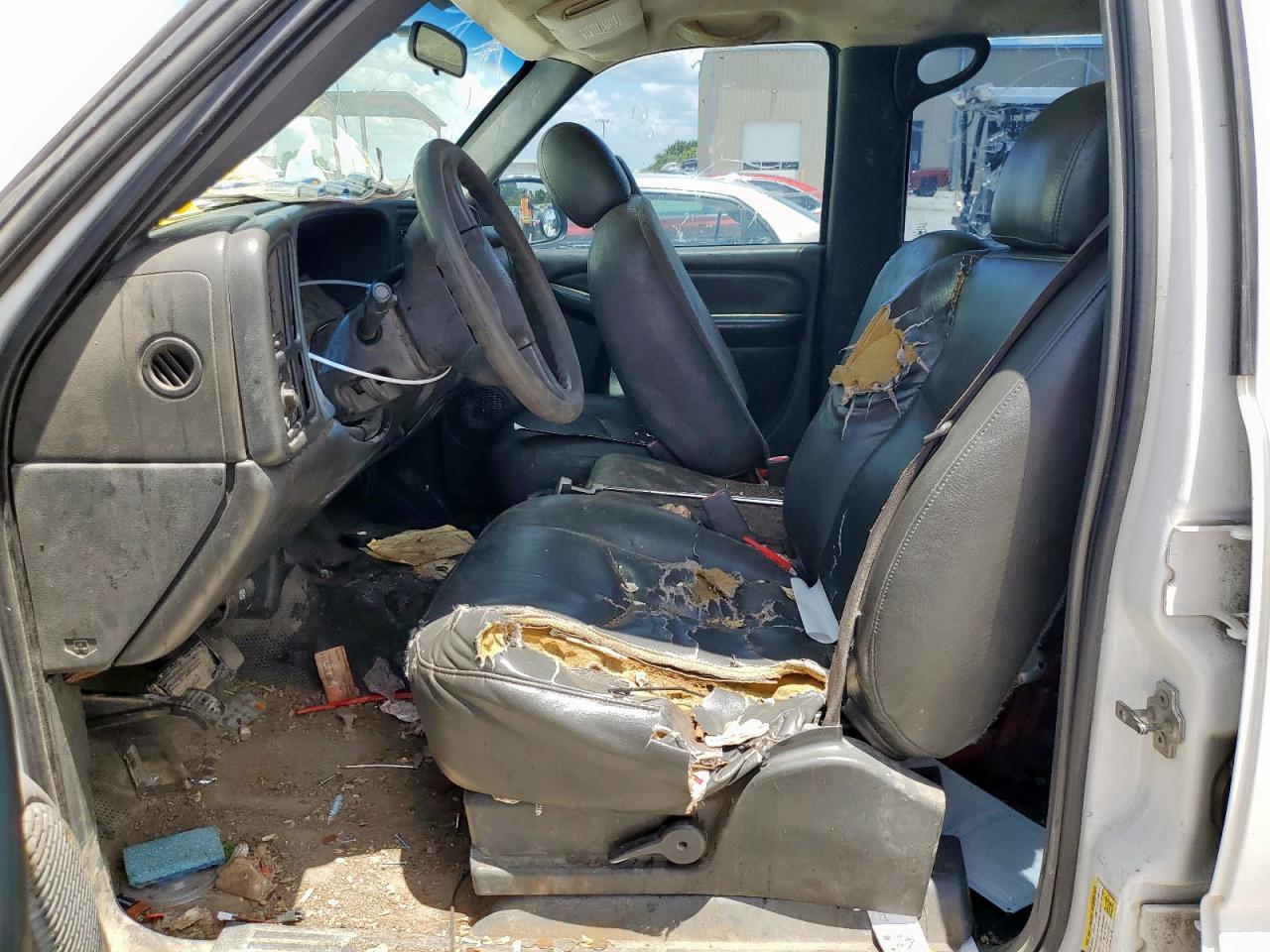 2007 GMC Sierra C2500 Heavy Duty - Image 7