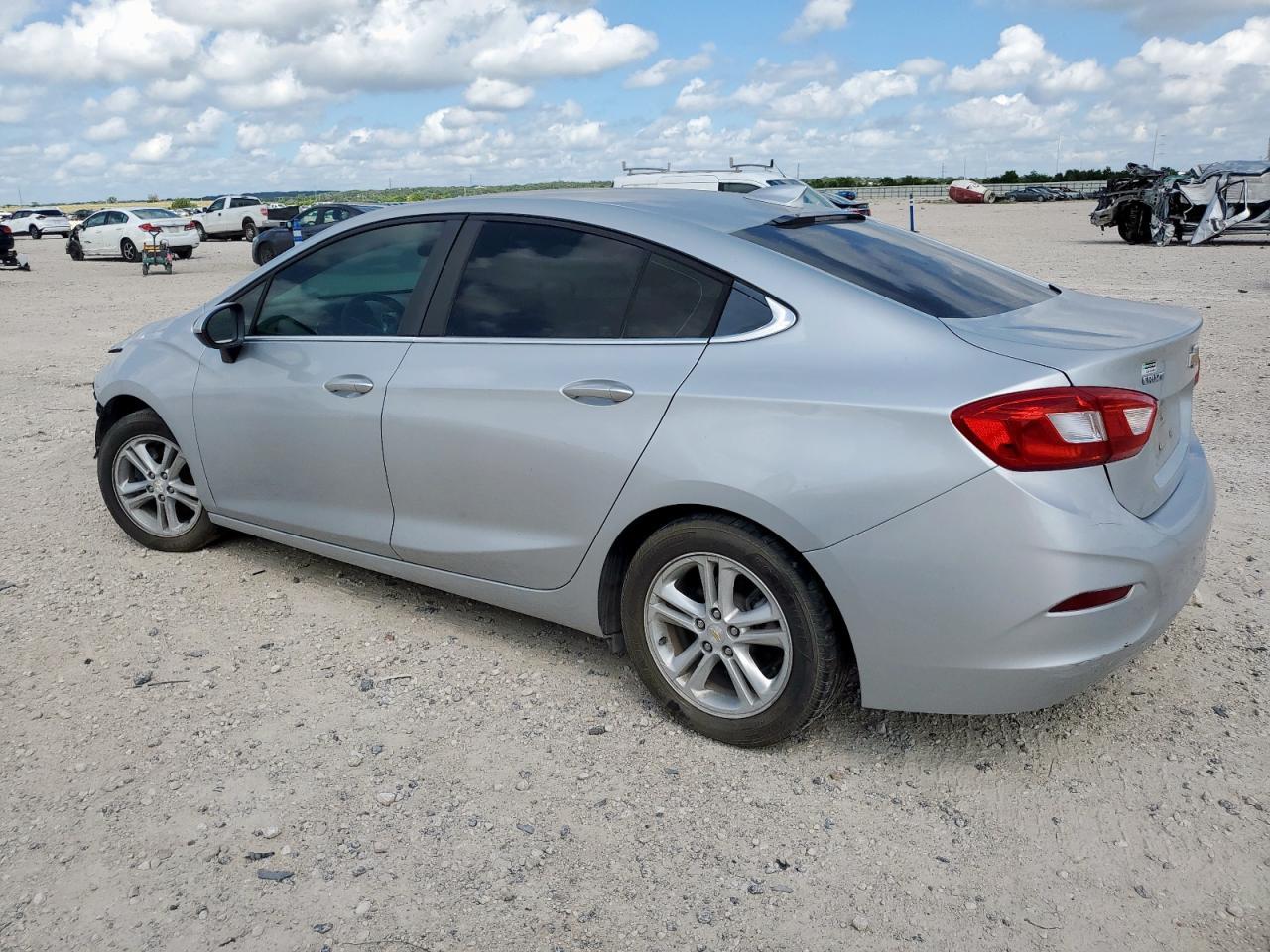 2017 Chevrolet Cruze Lt - Фото 2