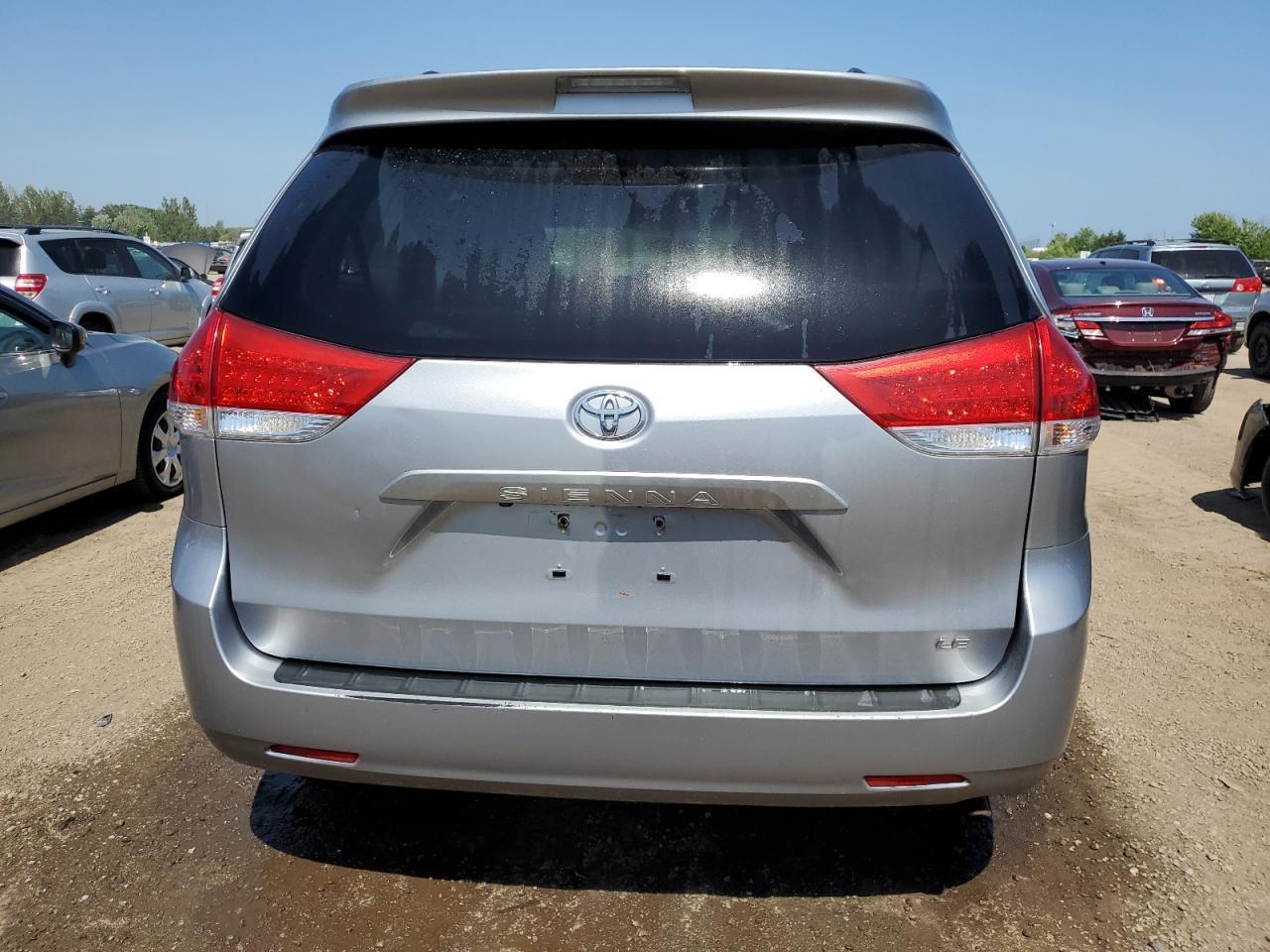 2012 Toyota Sienna Le - Фото 6