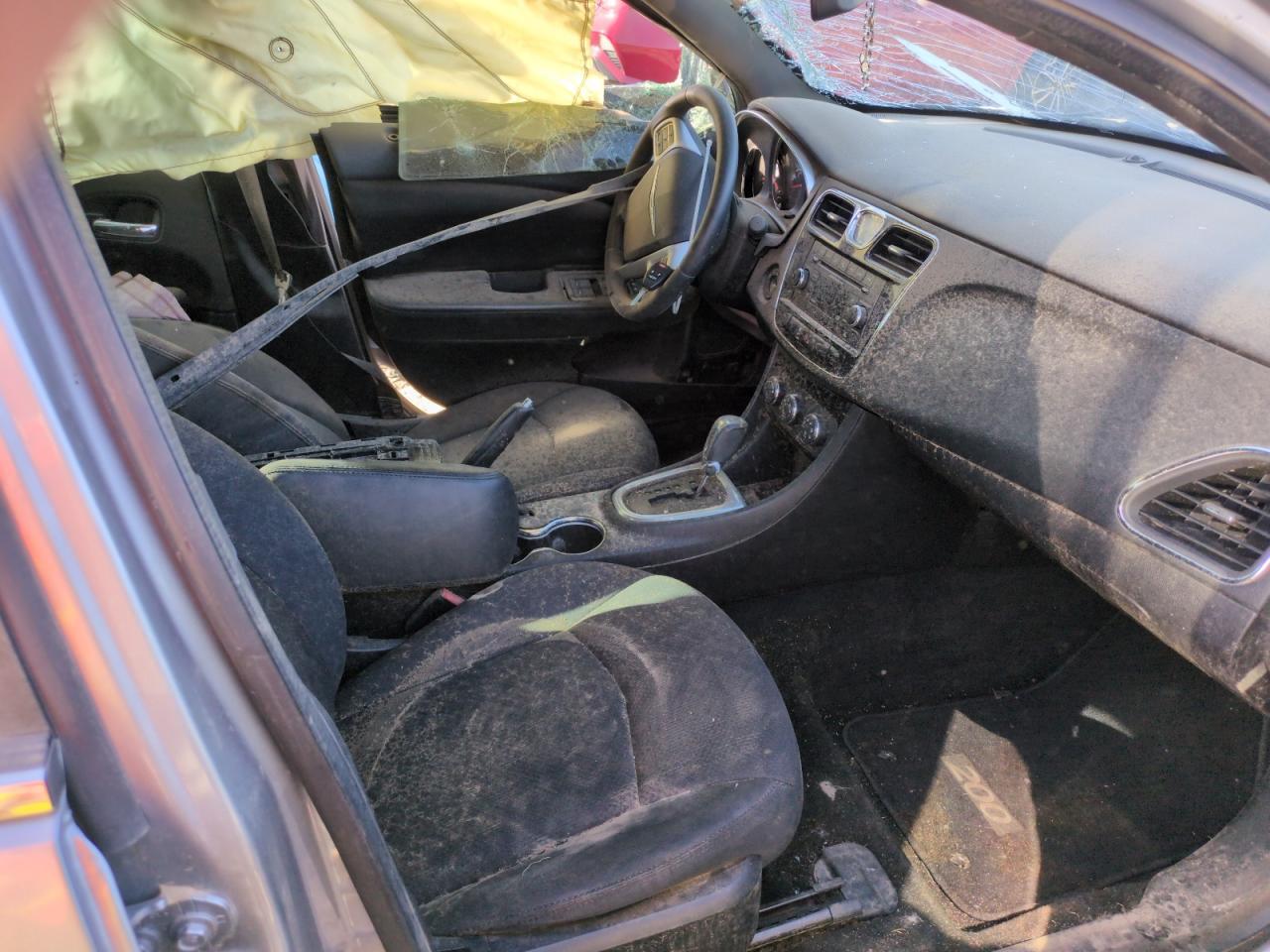 2013 Chrysler 200 Touring - Image 7