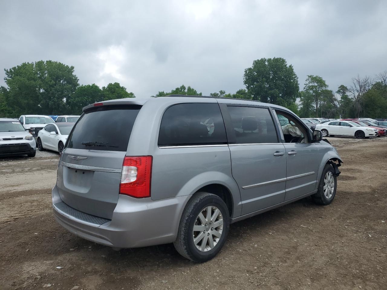 2014 Chrysler Town & Country Touring - Image 3