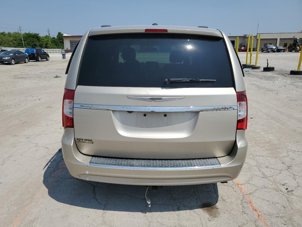 2015 Chrysler Town & Country Touring - Image 6