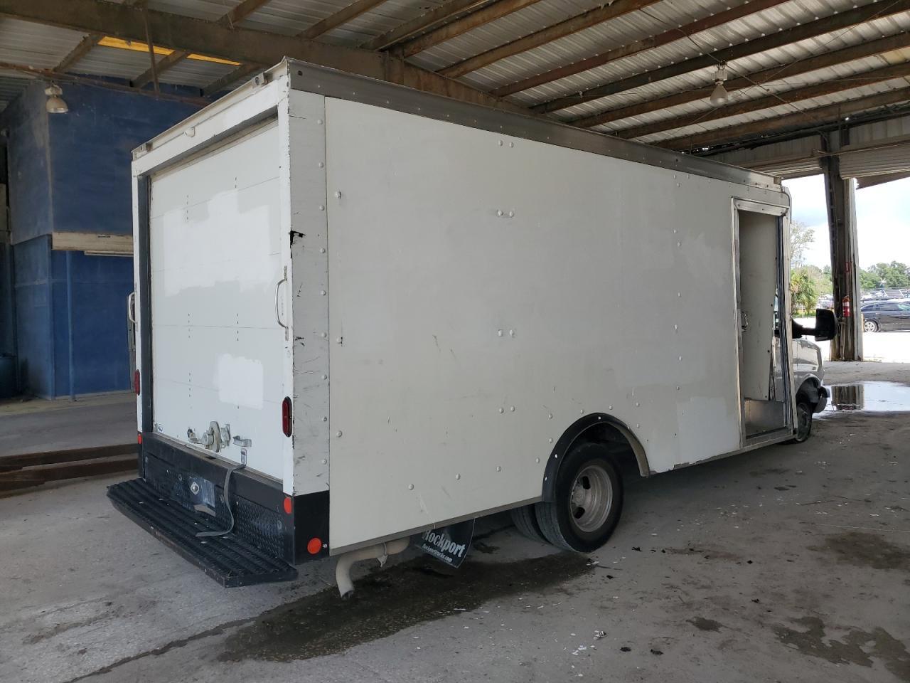 2022 Chevrolet Express G3500 - Фото 3