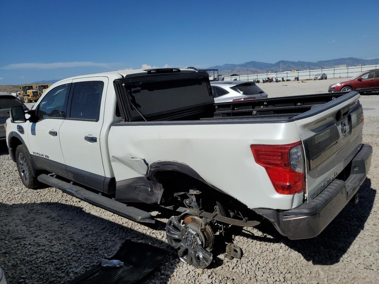 2016 Nissan Titan Xd Sl - Image 2