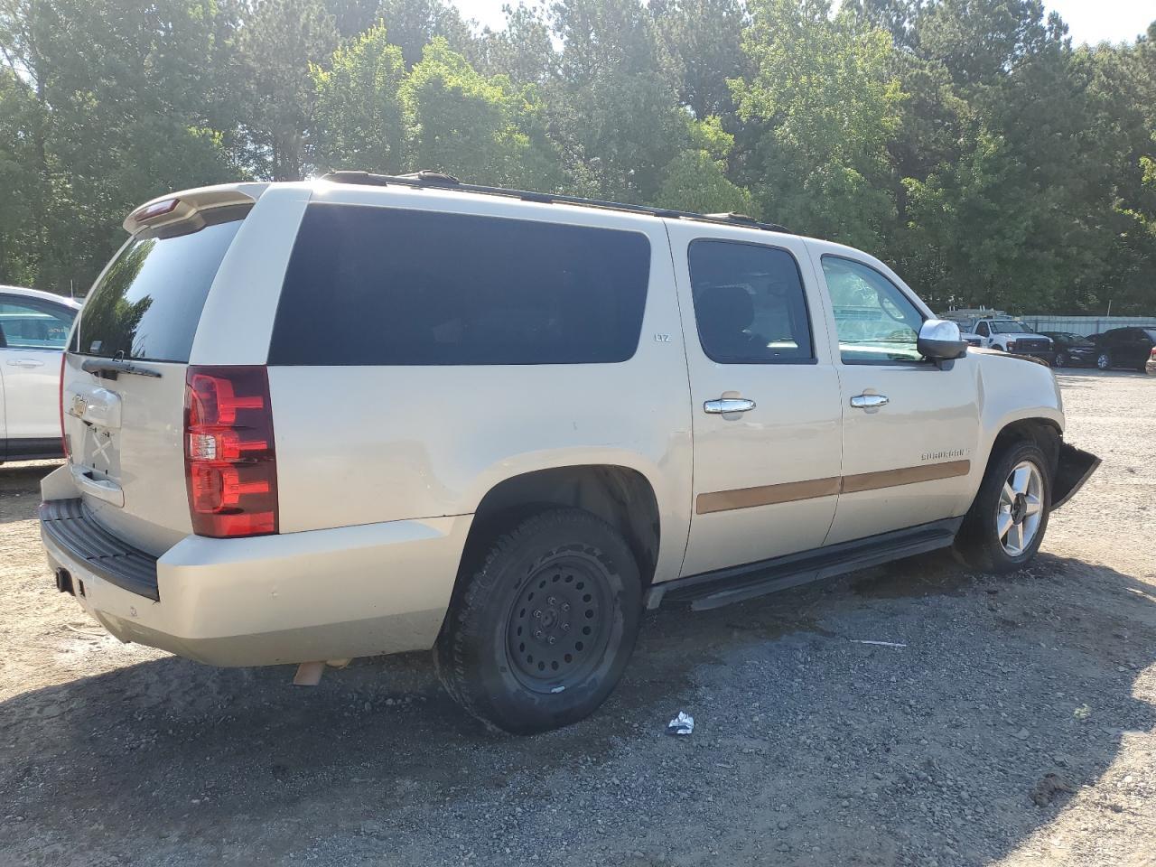 2007 Chevrolet Suburban C1500 - Image 3