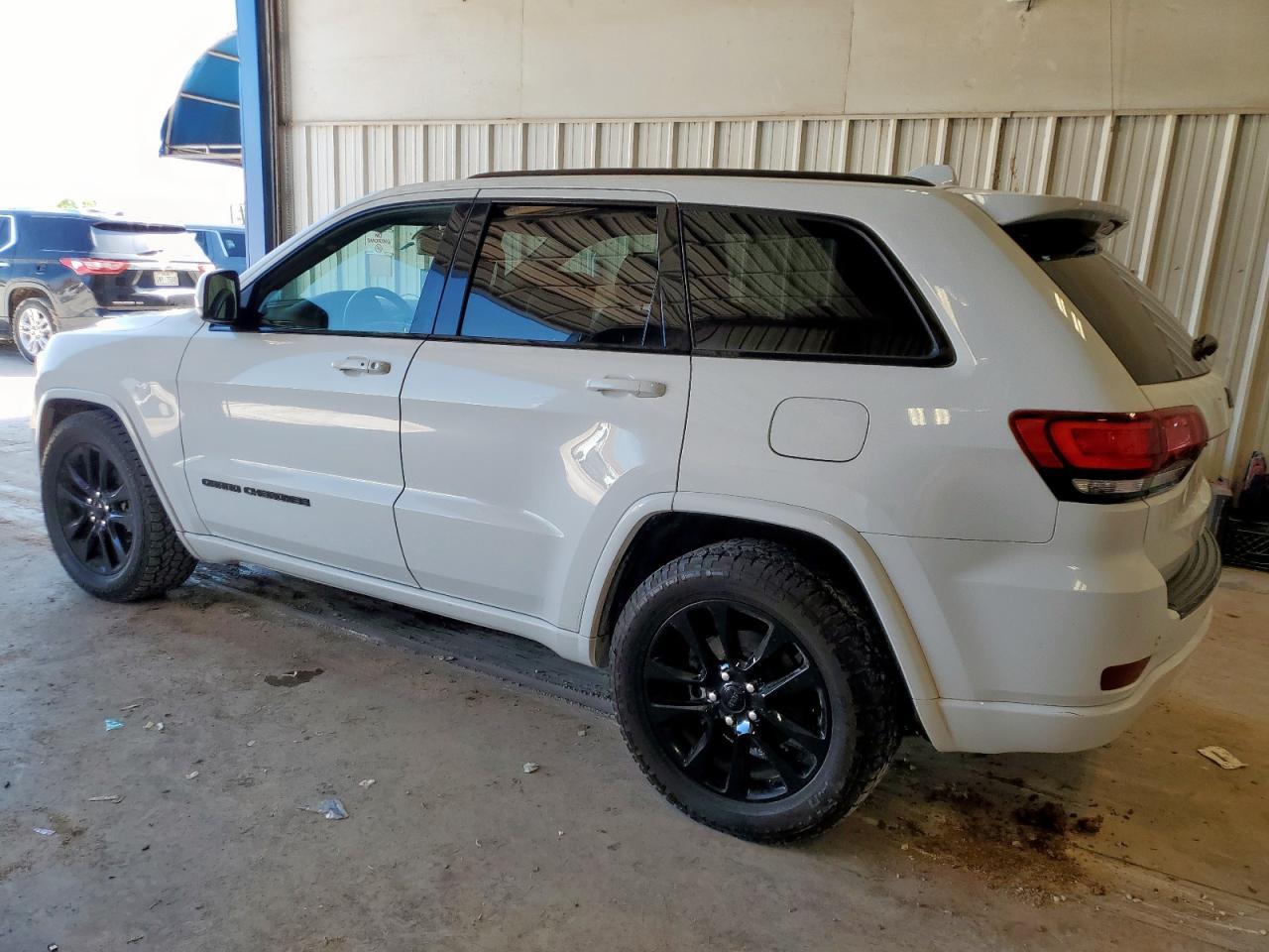 2017 Jeep Grand Cherokee Laredo - Image 2