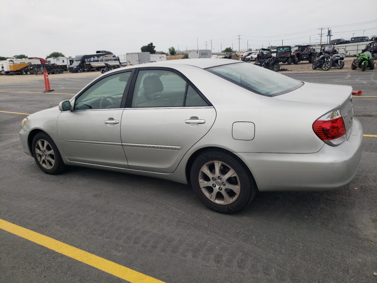 2005 Toyota Camry Le - Фото 2