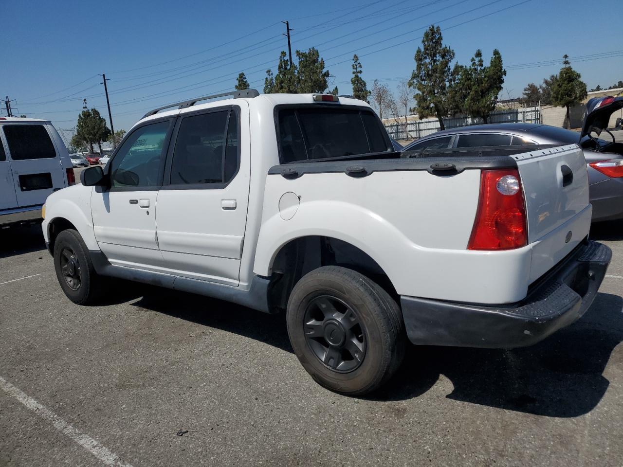 2002 Ford Explorer Sport Trac - Image 2