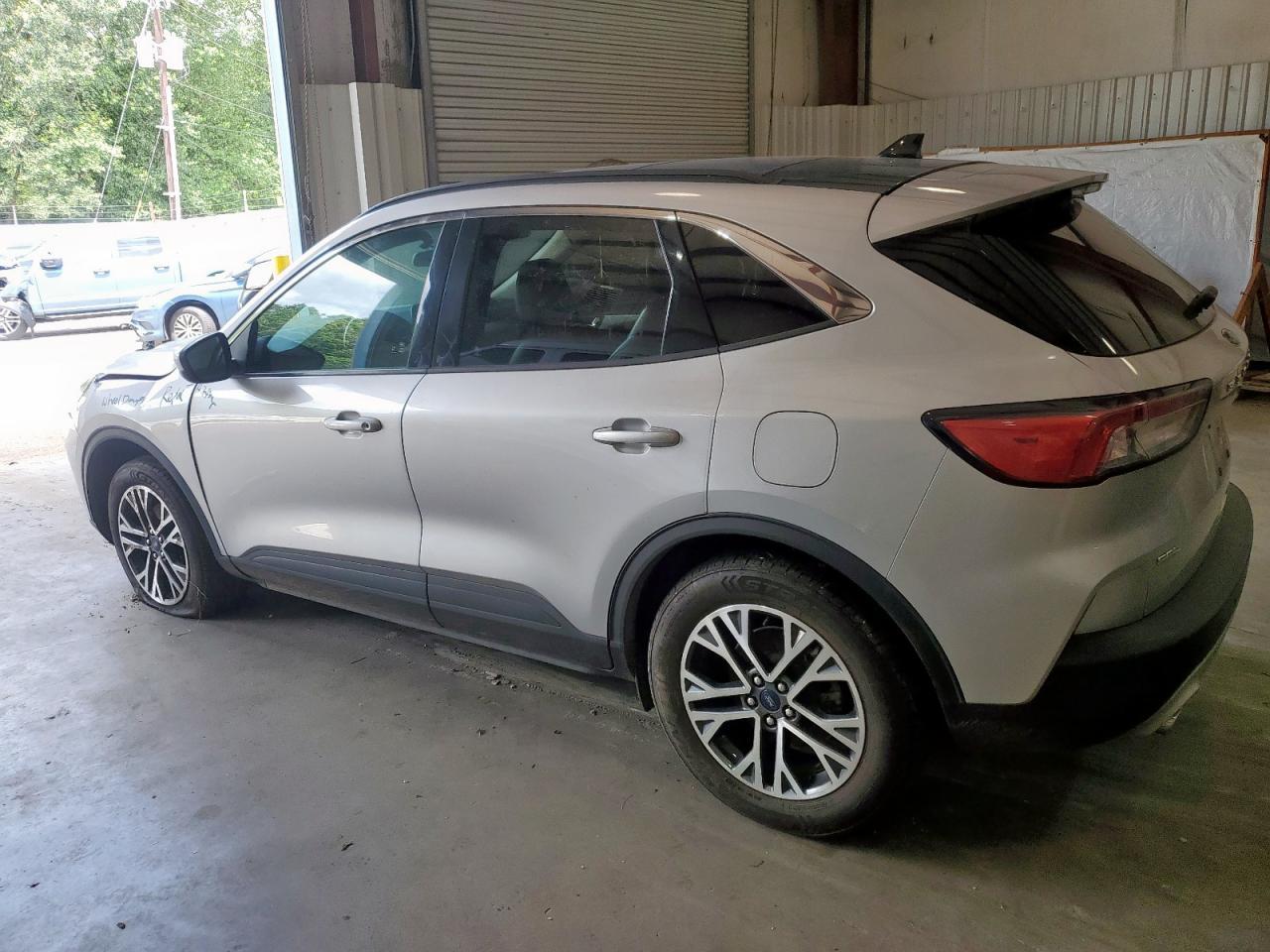 2020 Ford Escape Sel - Фото 2