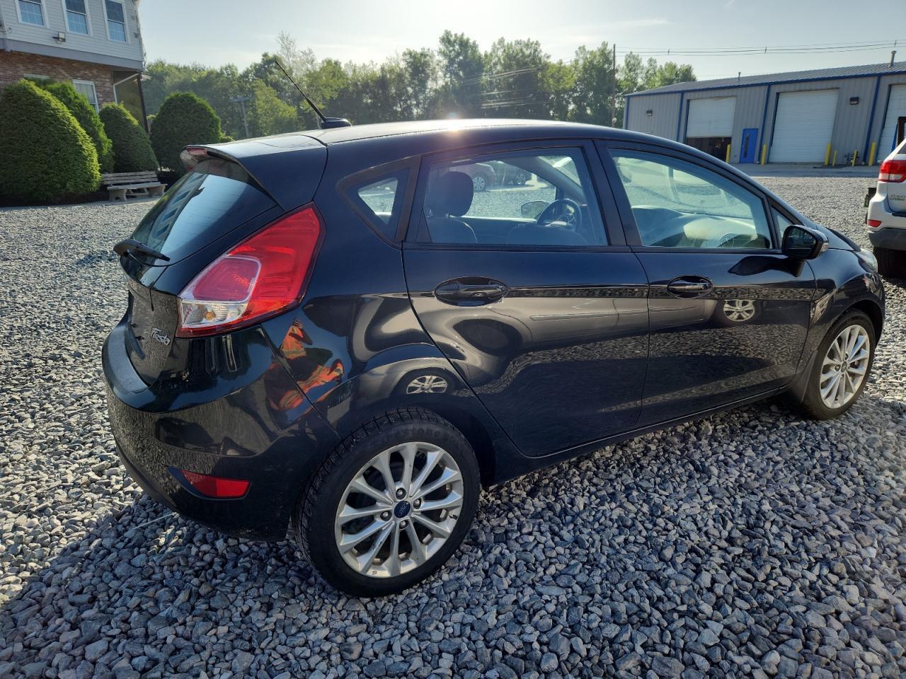 2014 Ford Fiesta Se - Фото 3