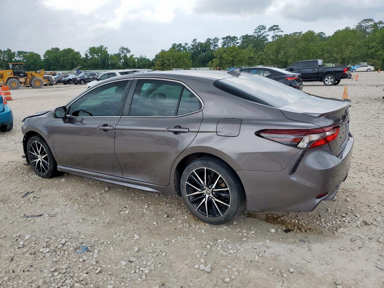 2021 Toyota Camry Se - Фото 2