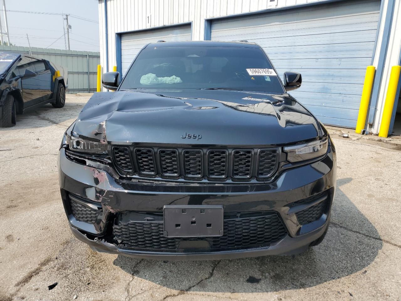 2025 Jeep Grand Cherokee Laredo - Image 5