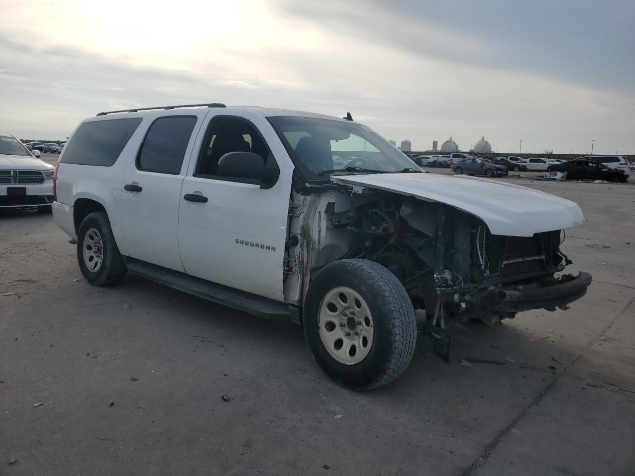 2011 Chevrolet Suburban C1500 - Фото 4