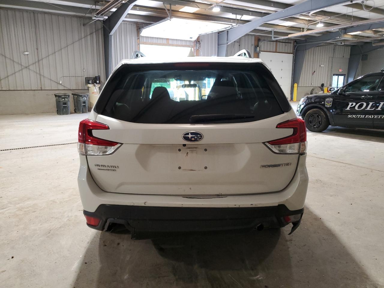 2022 Subaru Forester Premium - Image 6