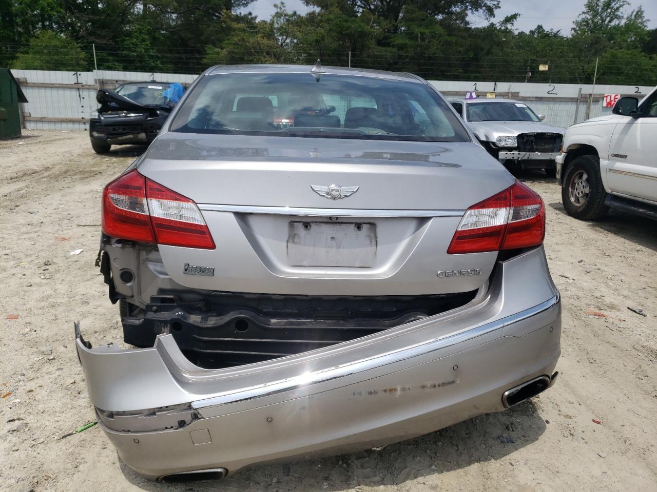 2013 Hyundai Genesis 3.8L - Фото 6